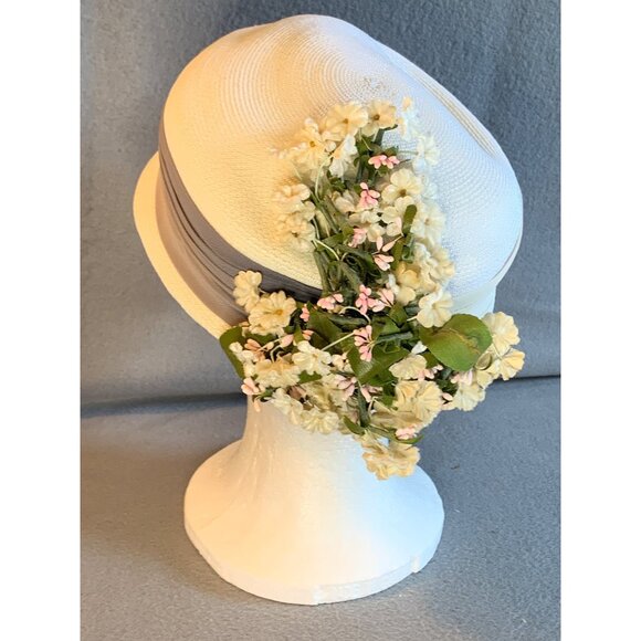 Ladies Ivory Hat with Gray Fabric Band and Small Flowers Sz 22 Vintage - Picture 2 of 9